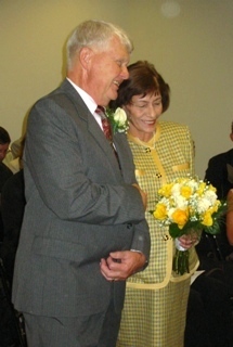 Bill and Rozanne Ruhsam exchanging 40th Anniversary renewal Vows